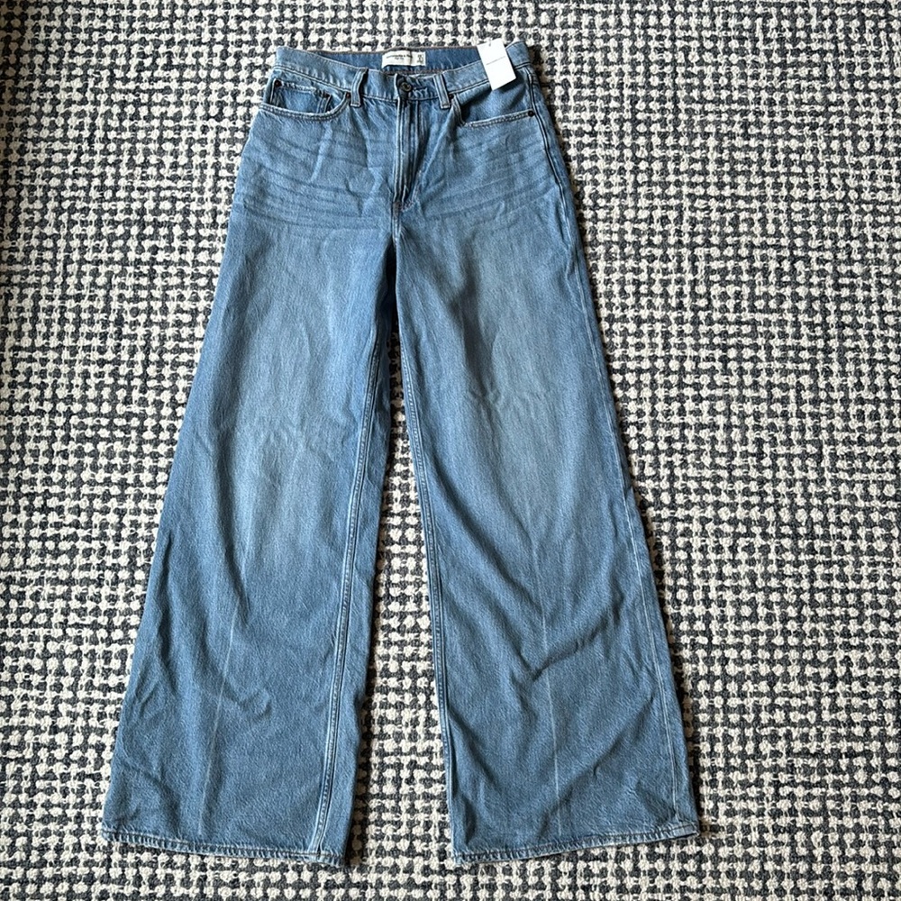 Abercrombie & Fitch NWT high rise wide leg jeans